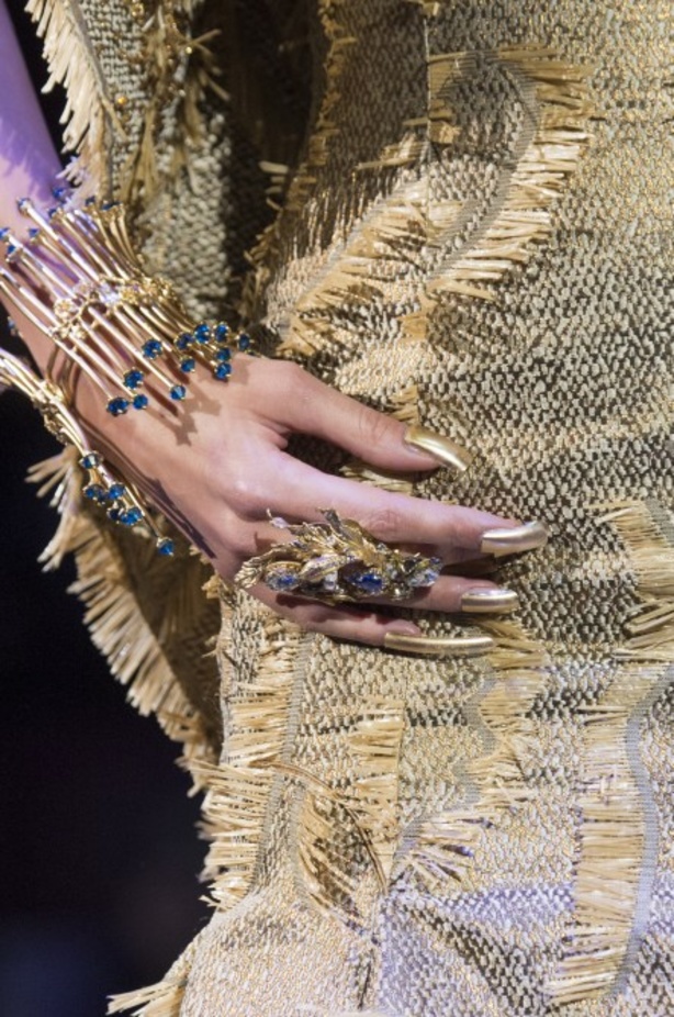 مجموعة Guo Pei للأزياء الفاخرة لربيع ٢٠١٨ !