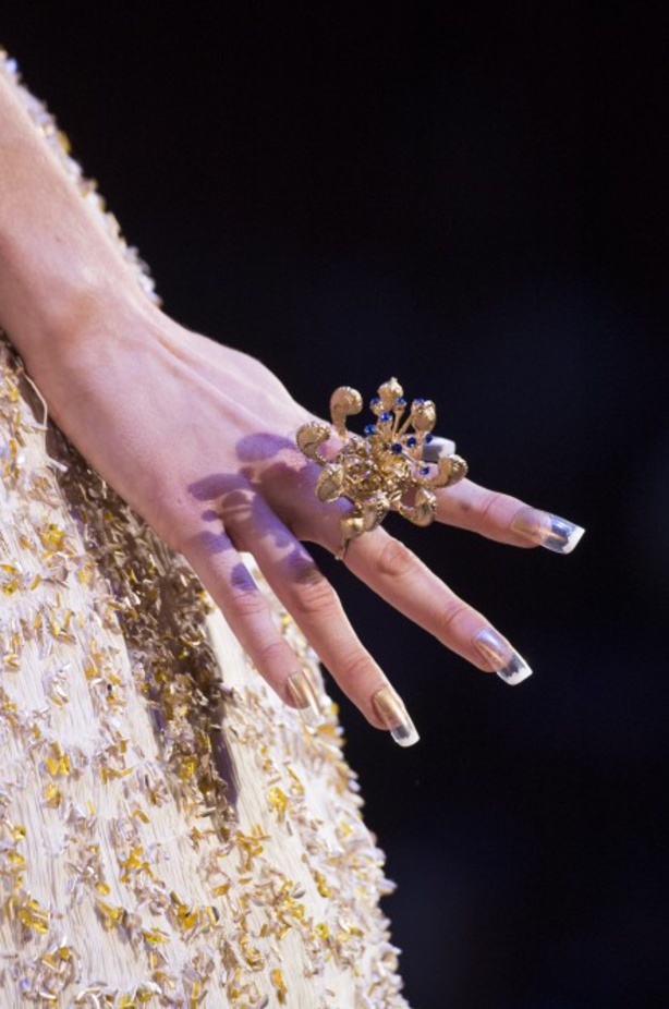 مجموعة Guo Pei للأزياء الفاخرة لربيع ٢٠١٨ !