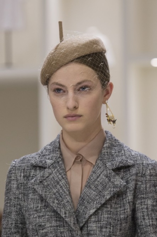 الأنوثة والأناقة.. عنوانا مجموعة دار Dior للهوت كوتور لخريف وشتاء 2018 - 2019 