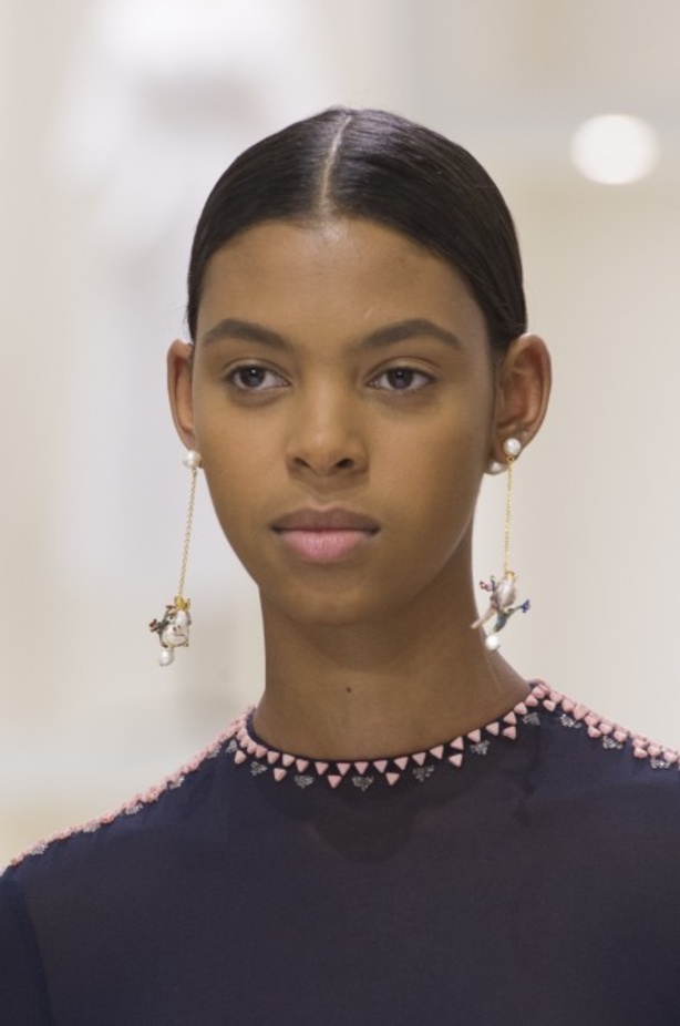 الأنوثة والأناقة.. عنوانا مجموعة دار Dior للهوت كوتور لخريف وشتاء 2018 - 2019 