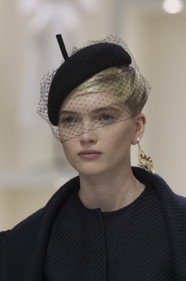 الأنوثة والأناقة.. عنوانا مجموعة دار Dior للهوت كوتور لخريف وشتاء 2018 - 2019 