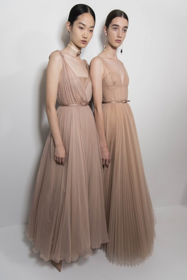 الأنوثة والأناقة.. عنوانا مجموعة دار Dior للهوت كوتور لخريف وشتاء 2018 - 2019 