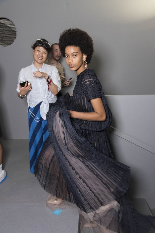 الأنوثة والأناقة.. عنوانا مجموعة دار Dior للهوت كوتور لخريف وشتاء 2018 - 2019 