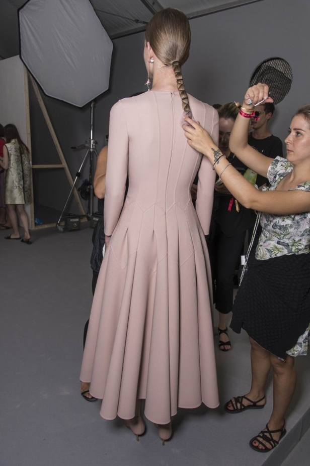 الأنوثة والأناقة.. عنوانا مجموعة دار Dior للهوت كوتور لخريف وشتاء 2018 - 2019 