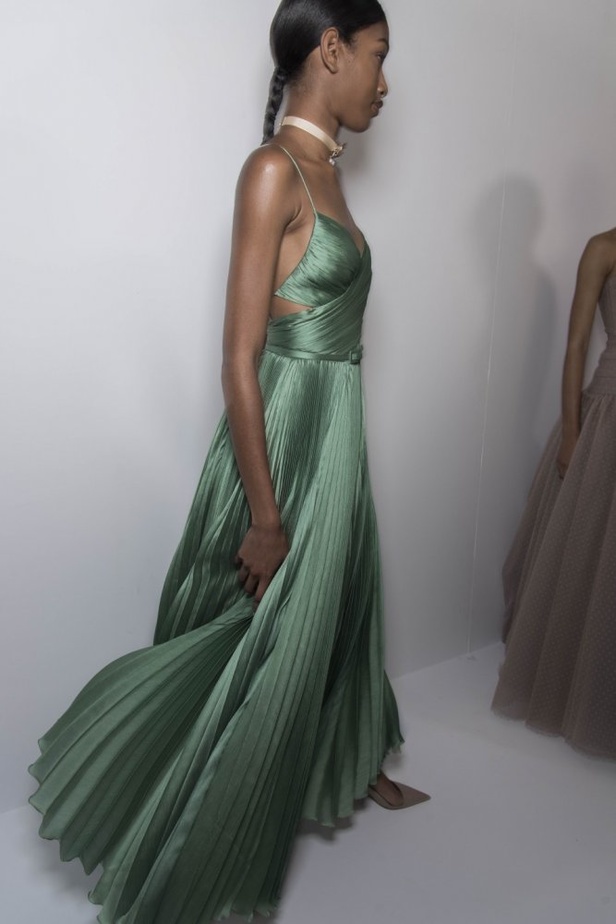 الأنوثة والأناقة.. عنوانا مجموعة دار Dior للهوت كوتور لخريف وشتاء 2018 - 2019 