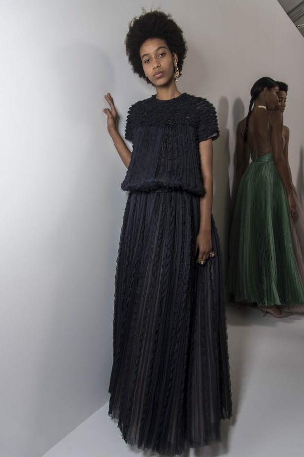 الأنوثة والأناقة.. عنوانا مجموعة دار Dior للهوت كوتور لخريف وشتاء 2018 - 2019 