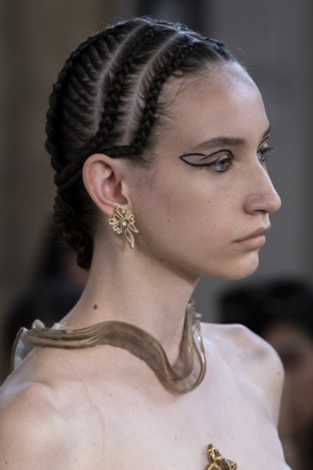 مجموعة Guo Pei للأزياء الفاخرة لخريف ٢٠١٨ !