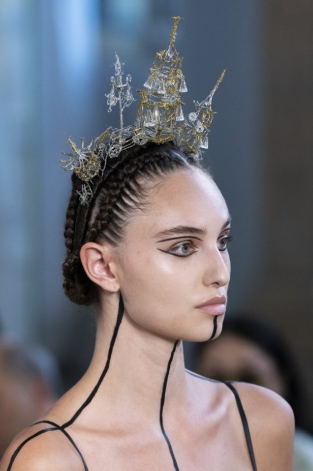 مجموعة Guo Pei للأزياء الفاخرة لخريف ٢٠١٨ !