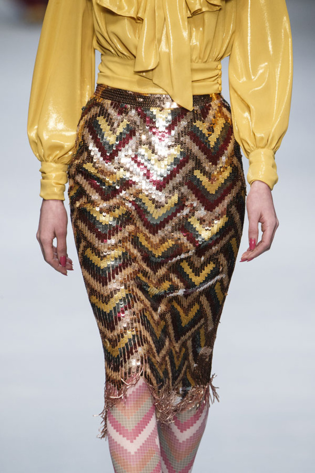  المرأة من قوة وإصرار مع مجموعة Elisabetta Franchi 