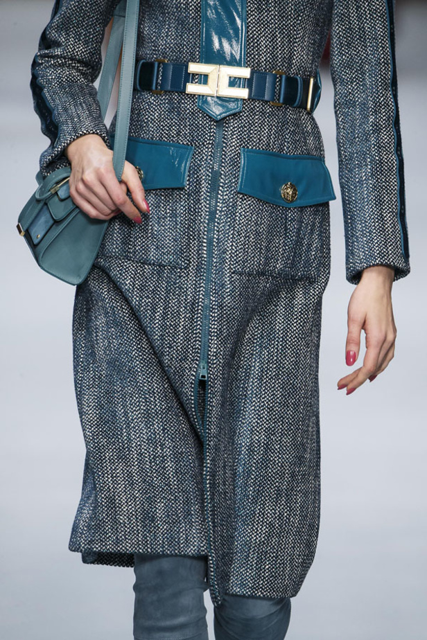  المرأة من قوة وإصرار مع مجموعة Elisabetta Franchi 