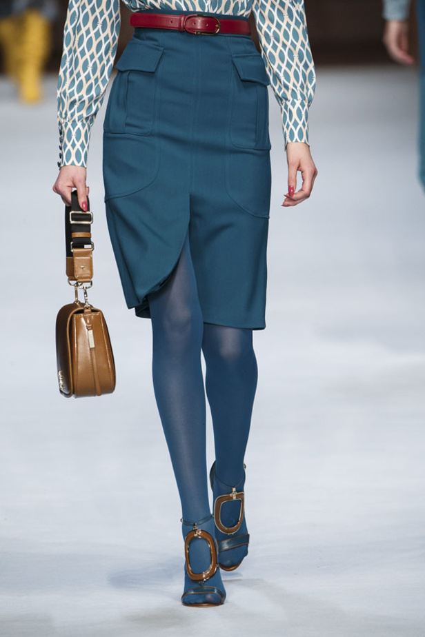  المرأة من قوة وإصرار مع مجموعة Elisabetta Franchi 