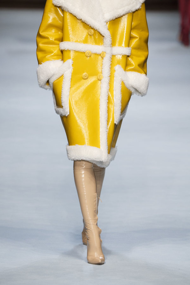  المرأة من قوة وإصرار مع مجموعة Elisabetta Franchi 