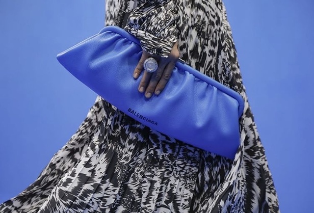 اسبوع الموضة في باريس 2019 مجموعة BALENCIAGA للألبسة الجاهزة لربيع وصيف 2020 