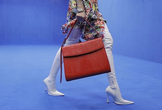 اسبوع الموضة في باريس 2019 مجموعة BALENCIAGA للألبسة الجاهزة لربيع وصيف 2020 