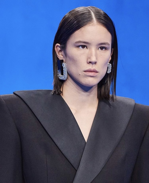 اسبوع الموضة في باريس 2019 مجموعة BALENCIAGA للألبسة الجاهزة لربيع وصيف 2020 