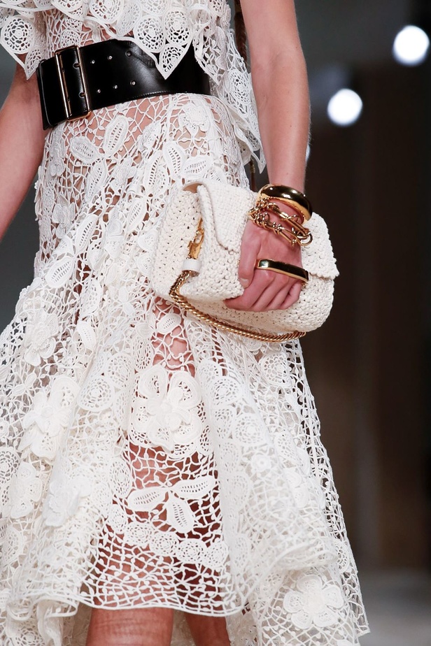 اسبوع الموضة في باريس 2019 مجموعة الملابس الجاهزة من ألكسندر ماكوين لربيع وصيف 2020