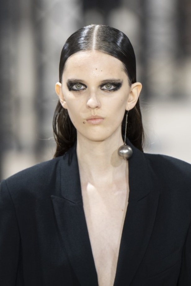 اسبوع الموضة في باريس 2019 مجموعة Ann Demeulemeester لربيع وصيف 2020 