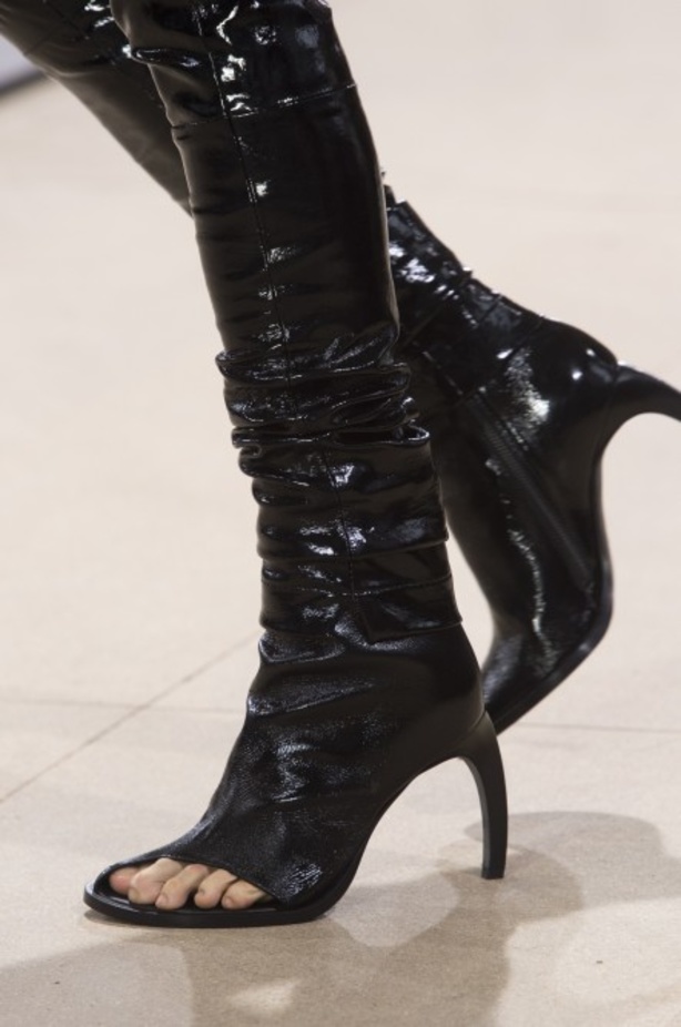 اسبوع الموضة في باريس 2019 مجموعة Ann Demeulemeester لربيع وصيف 2020 