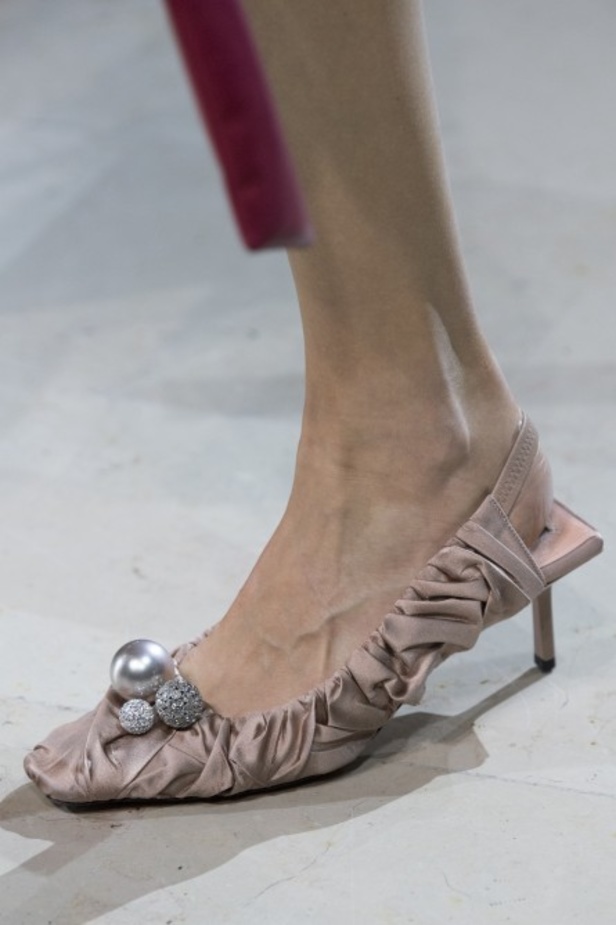 اسبوع الموضة في باريس 2019 أزياء ROCHAS الفاخرة لربيع وصيف 2020