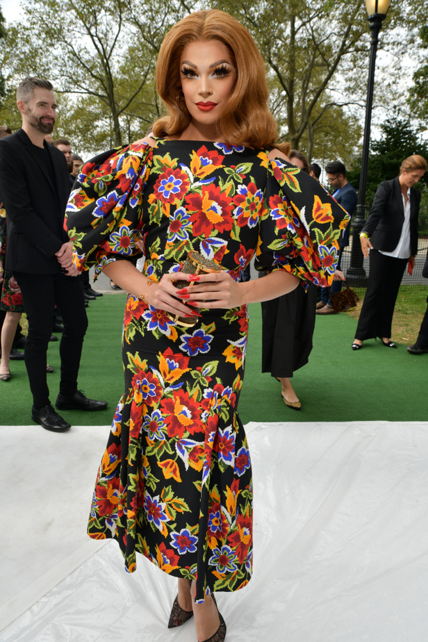 عرض أزياء كارولينا هيريرا لموسم ربيع وصيف 2020