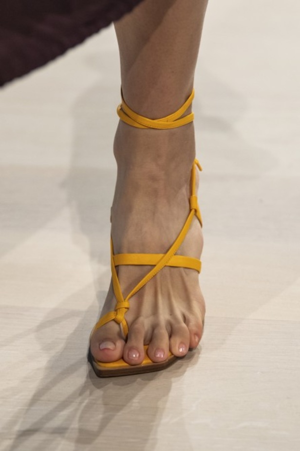 عرض أزياء تيبي لربيع وصيف 2020