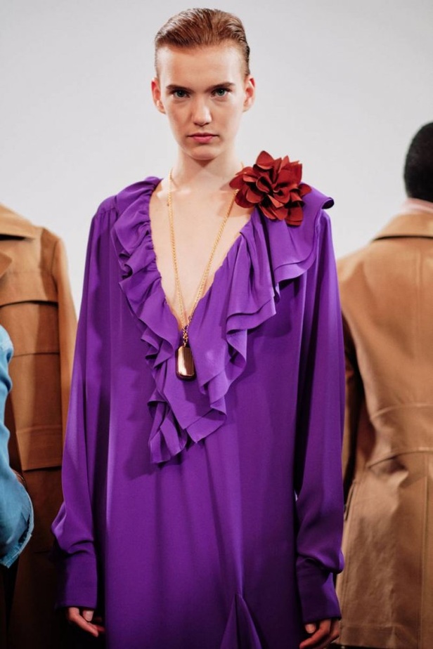 اسبوع الموضة في لندن 2019  عرض أزياء VICTORIA BECKHAM لربيع وصيف 2020