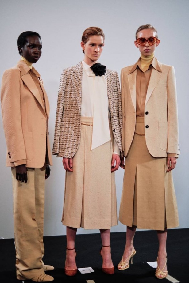 اسبوع الموضة في لندن 2019  عرض أزياء VICTORIA BECKHAM لربيع وصيف 2020