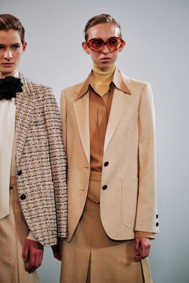 اسبوع الموضة في لندن 2019  عرض أزياء VICTORIA BECKHAM لربيع وصيف 2020