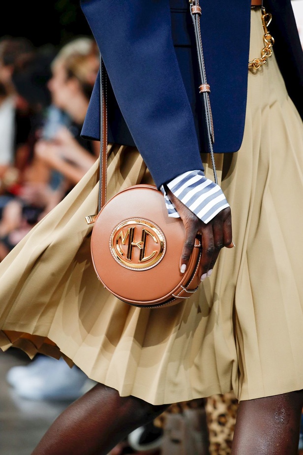 أسبوع الموضة في نيويورك 2019 .. عرض أحدث موديلات شنط Michael Kors