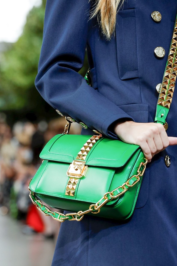 أسبوع الموضة في نيويورك 2019 .. عرض أحدث موديلات شنط Michael Kors