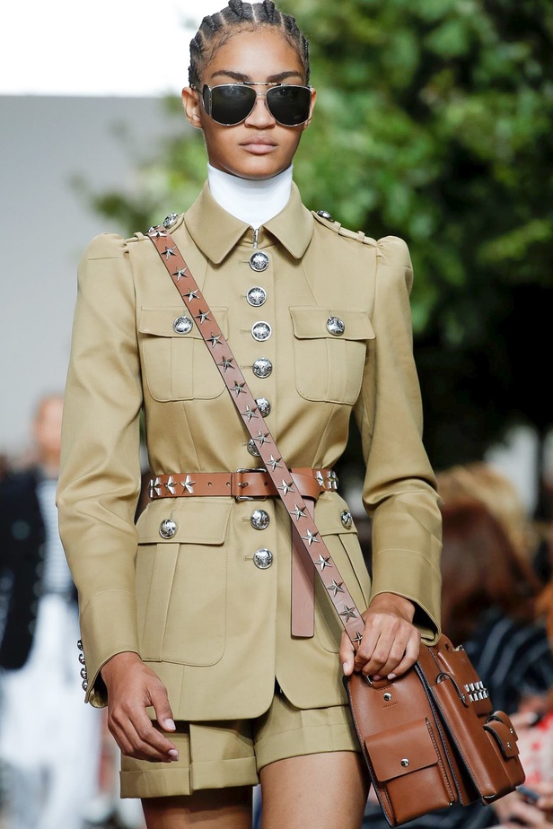 أسبوع الموضة في نيويورك 2019 .. عرض أحدث موديلات شنط Michael Kors