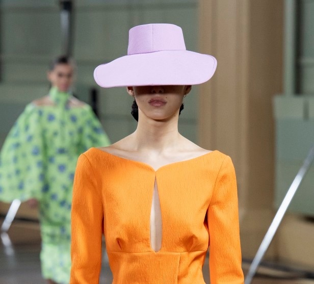 اسبوع الموضة في لندن 2019 مجموعة إميليا ويكستيد للملابس الجاهزة موضة ربيع وصيف 2020