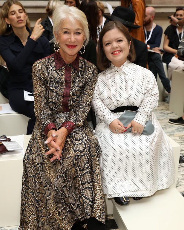 اسبوع الموضة في لندن 2019  عرض أزياء VICTORIA BECKHAM لربيع وصيف 2020