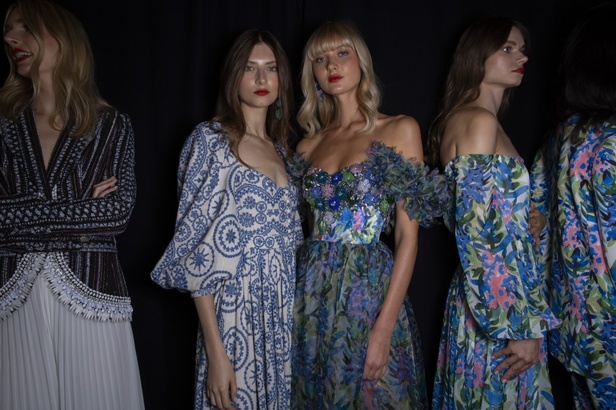 اسبوع الموضة في نيويورك 2019 عرض مجموعة  badgley mischka ربيع وصيف 2020