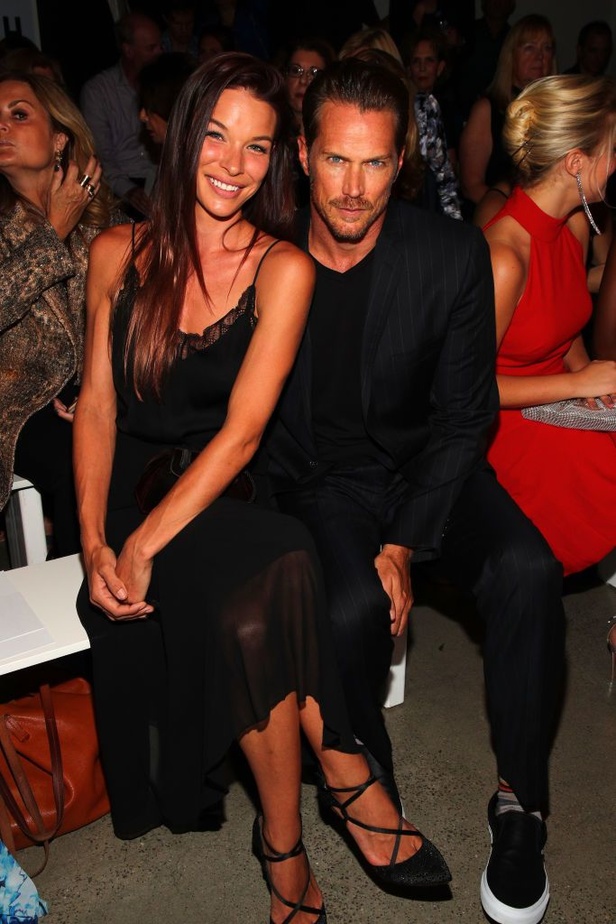 اسبوع الموضة في نيويورك 2019 عرض مجموعة  badgley mischka ربيع وصيف 2020