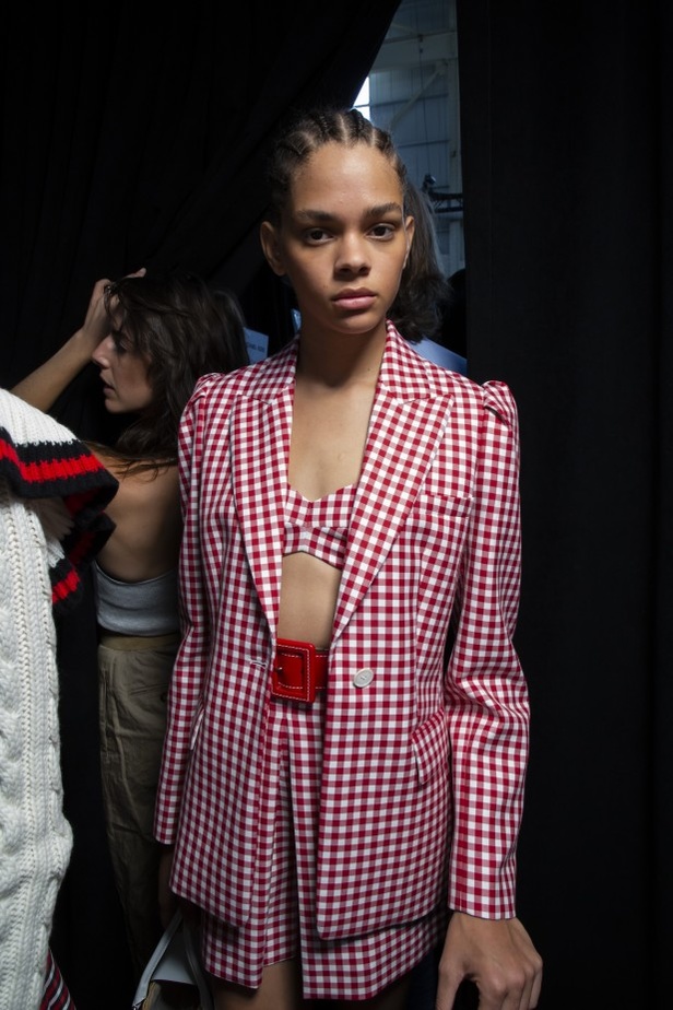 أسبوع الموضة في نيويورك 2019 .. عرض أحدث موديلات شنط Michael Kors