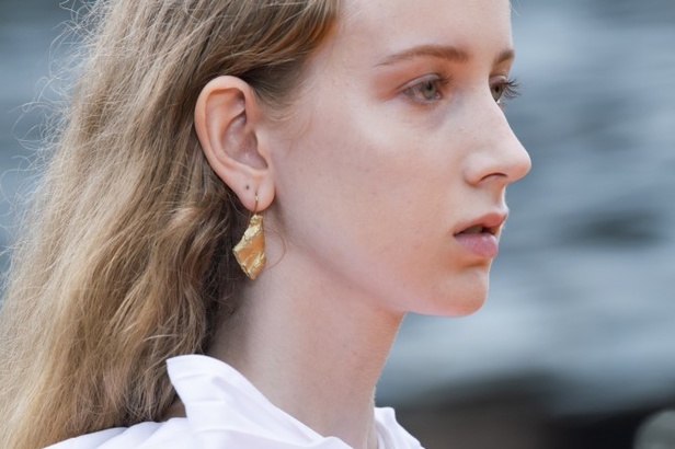 اسبوع الموضة في لندن 2019 أزياء ROKSANDA لربيع وصيف 2020