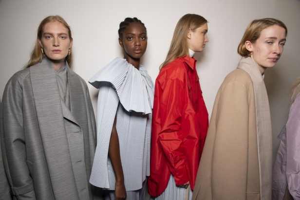 اسبوع الموضة في لندن 2019 أزياء ROKSANDA لربيع وصيف 2020