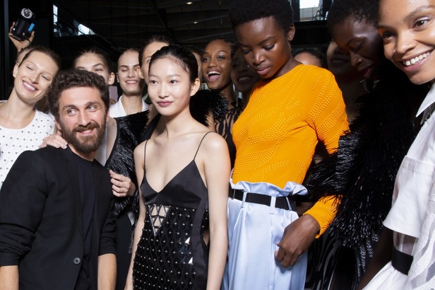 اسبوع الموضة في لندن 2019   مجموعة أزياء ديفيد كوما الجاهزة لربيع وصيف 2020