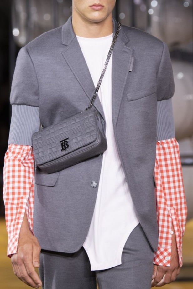 اسبوع الموضة في لندن 2019 عرض أزياء BURBERRY لربيع وصيف 2020