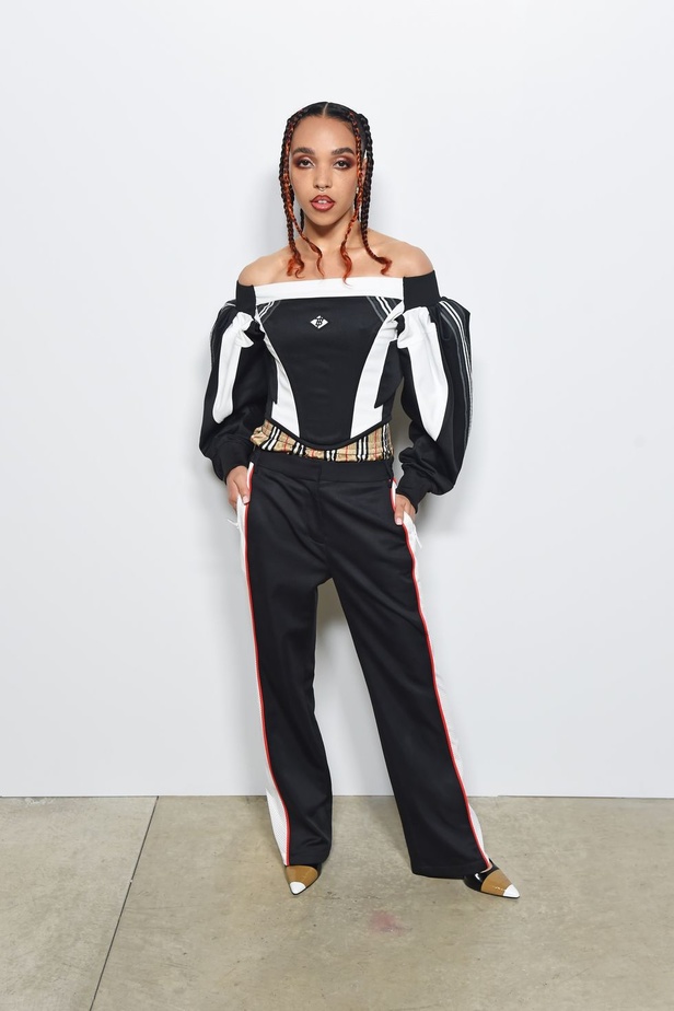 اسبوع الموضة في لندن 2019 عرض أزياء BURBERRY لربيع وصيف 2020