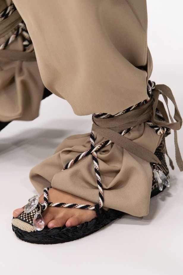 اسبوع الموضة في لندن 2019 مجموعة JW ANDERSON  للأزياء الجاهزة  لربيع وصيف 2020