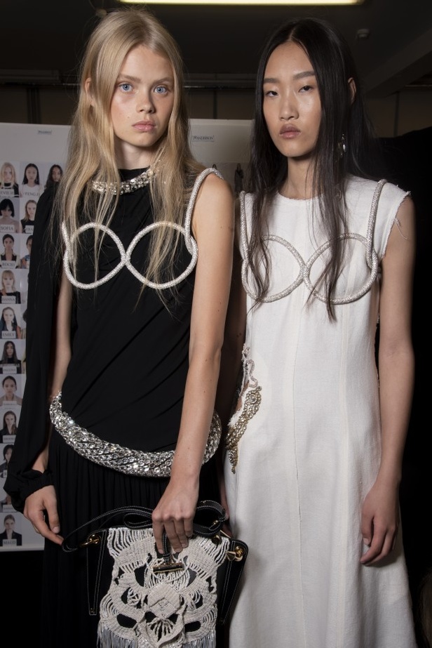 اسبوع الموضة في لندن 2019 مجموعة JW ANDERSON  للأزياء الجاهزة  لربيع وصيف 2020