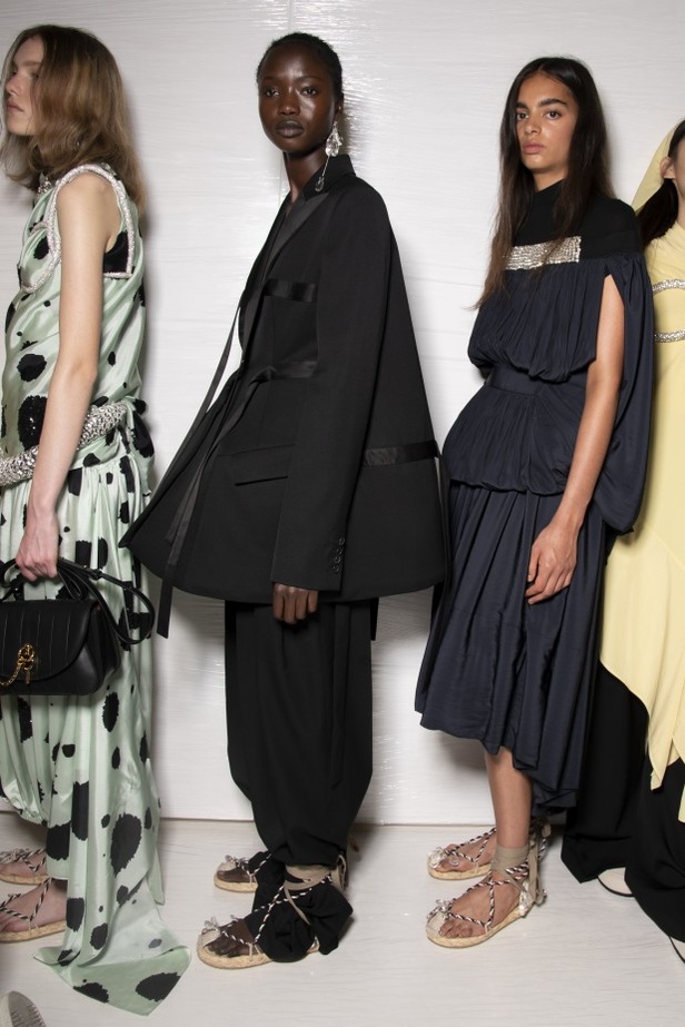 اسبوع الموضة في لندن 2019 مجموعة JW ANDERSON  للأزياء الجاهزة  لربيع وصيف 2020