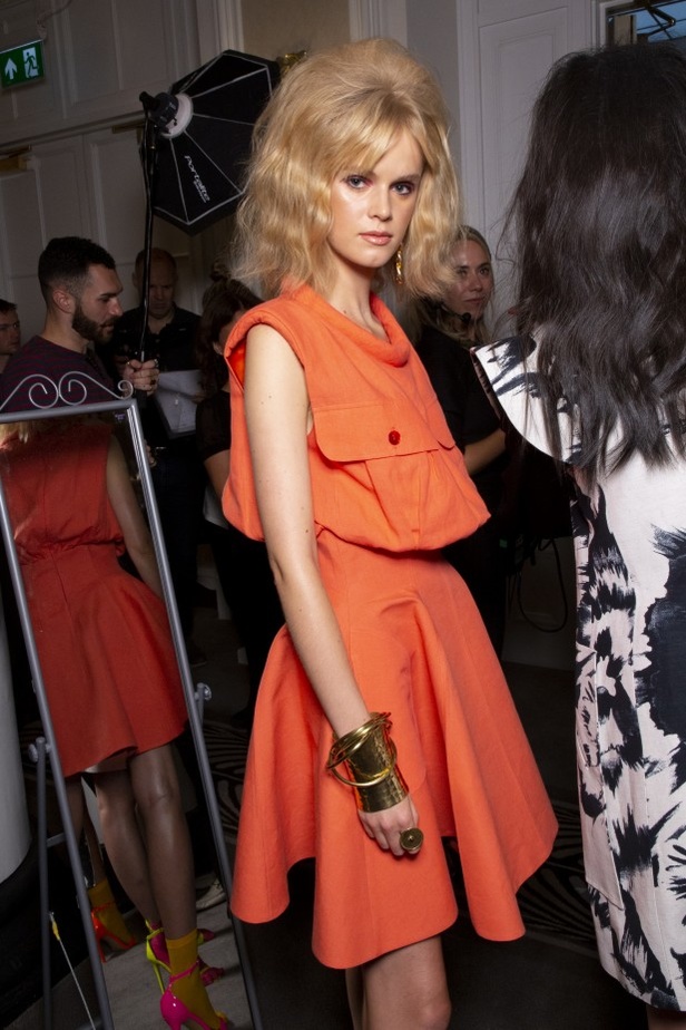 اسبوع الموضة في لندن 2019  أزياء PAUL COSTELLO الجاهزة لربيع وصيف 2020