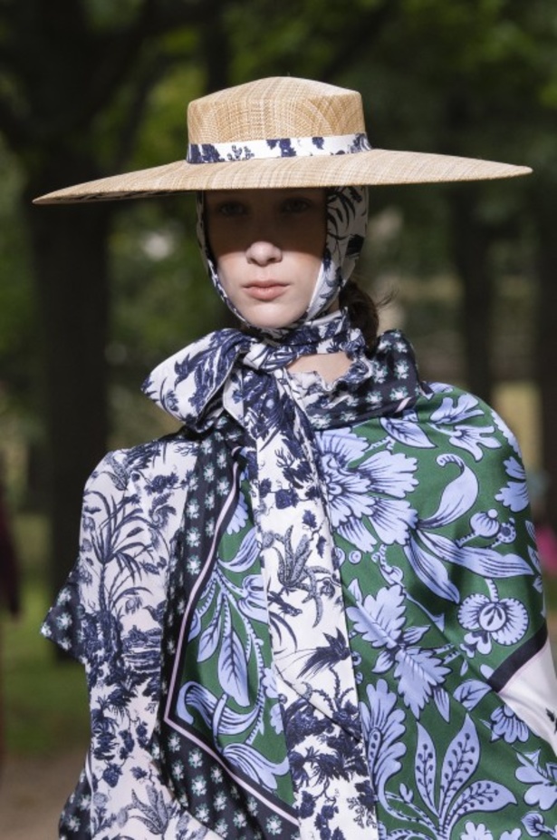 اسبوع الموضة في لندن 2019 عرض ازياء ERDEM لربيع وصيف 2020