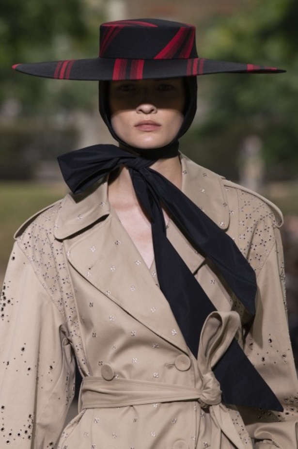 اسبوع الموضة في لندن 2019 عرض ازياء ERDEM لربيع وصيف 2020