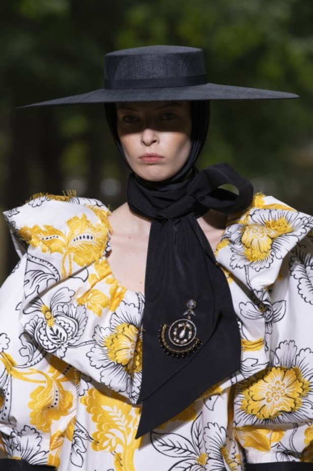 اسبوع الموضة في لندن 2019 عرض ازياء ERDEM لربيع وصيف 2020