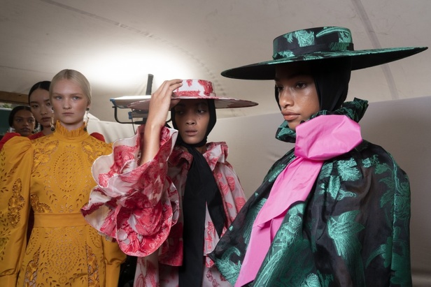 اسبوع الموضة في لندن 2019 عرض ازياء ERDEM لربيع وصيف 2020