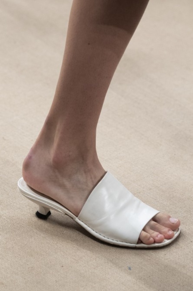 اسبوع الموضة في ميلان 2019 احذية TODS الفاخرة لربيع وصيف 2020